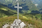 73 Dalla croce di vetta del Pizzo Badile vista sul sottostante Monte Colle
